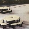 Kunststof picknickset Siena 65 Drie picknicktafels Siena beige-zwart bij elkaar geplaatst. Topkwaliteit straat- parkmeubilair
